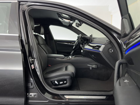 BMW 5 Serie 520d Business Edition Plus (INCL.BTW) Aut. *LEATHER | LASER-LED | HARMAN/KARDON | ADAPTIVE-CRUISE | BLIND-SPOT | MEMORY-PACK | CAMERA | DIGI-COCKPIT | AMBIENT-LIGHT | DAB+ | NAVI-FULLMAP | ECC | PDC | 18''ALU*