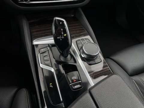 BMW 5 Serie 520d Business Edition Plus (INCL.BTW) Aut. *LEATHER | LASER-LED | HARMAN/KARDON | ADAPTIVE-CRUISE | BLIND-SPOT | MEMORY-PACK | CAMERA | DIGI-COCKPIT | AMBIENT-LIGHT | DAB+ | NAVI-FULLMAP | ECC | PDC | 18''ALU*
