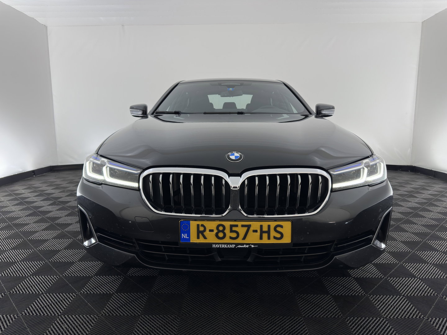 BMW 5 Serie 520d Business Edition Plus (INCL.BTW) Aut. *LEATHER | LASER-LED | HARMAN/KARDON | ADAPTIVE-CRUISE | BLIND-SPOT | MEMORY-PACK | CAMERA | DIGI-COCKPIT | AMBIENT-LIGHT | DAB+ | NAVI-FULLMAP | ECC | PDC | 18''ALU*