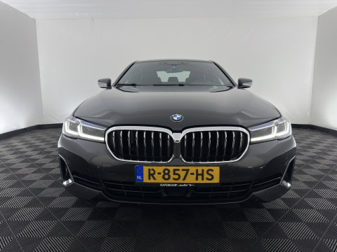 BMW 5 Serie 520d Business Edition Plus (INCL.BTW) Aut. *LEATHER | LASER-LED | HARMAN/KARDON | ADAPTIVE-CRUISE | BLIND-SPOT | MEMORY-PACK | CAMERA | DIGI-COCKPIT | AMBIENT-LIGHT | DAB+ | NAVI-FULLMAP | ECC | PDC | 18''ALU*
