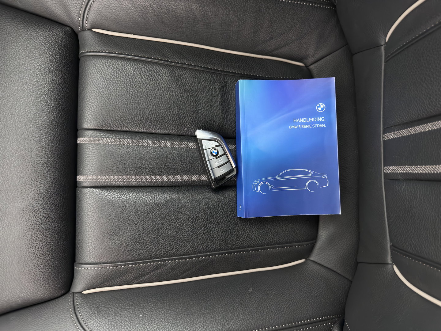 BMW 5 Serie 520d Business Edition Plus (INCL.BTW) Aut. *LEATHER | LASER-LED | HARMAN/KARDON | ADAPTIVE-CRUISE | BLIND-SPOT | MEMORY-PACK | CAMERA | DIGI-COCKPIT | AMBIENT-LIGHT | DAB+ | NAVI-FULLMAP | ECC | PDC | 18''ALU*