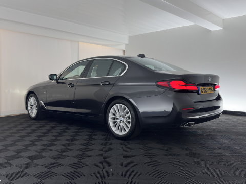BMW 5 Serie 520d Business Edition Plus (INCL.BTW) Aut. *LEATHER | LASER-LED | HARMAN/KARDON | ADAPTIVE-CRUISE | BLIND-SPOT | MEMORY-PACK | CAMERA | DIGI-COCKPIT | AMBIENT-LIGHT | DAB+ | NAVI-FULLMAP | ECC | PDC | 18''ALU*