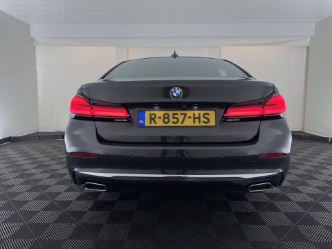 BMW 5 Serie 520d Business Edition Plus (INCL.BTW) Aut. *LEATHER | LASER-LED | HARMAN/KARDON | ADAPTIVE-CRUISE | BLIND-SPOT | MEMORY-PACK | CAMERA | DIGI-COCKPIT | AMBIENT-LIGHT | DAB+ | NAVI-FULLMAP | ECC | PDC | 18''ALU*