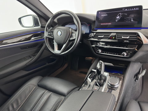 BMW 5 Serie 520d Business Edition Plus (INCL.BTW) Aut. *LEATHER | LASER-LED | HARMAN/KARDON | ADAPTIVE-CRUISE | BLIND-SPOT | MEMORY-PACK | CAMERA | DIGI-COCKPIT | AMBIENT-LIGHT | DAB+ | NAVI-FULLMAP | ECC | PDC | 18''ALU*