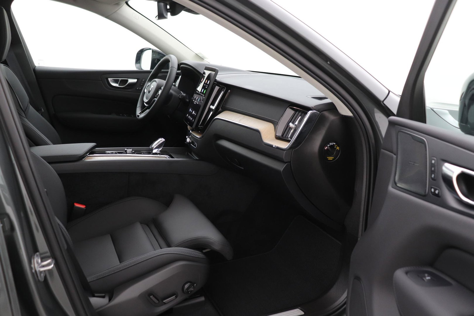 Volvo XC60 T8 Ultra Dark | Luchtvering | Harman/Kardon | Panoramadak | 360° Camera | Head-Up | Stoel+Stuurverwarming | ACC
