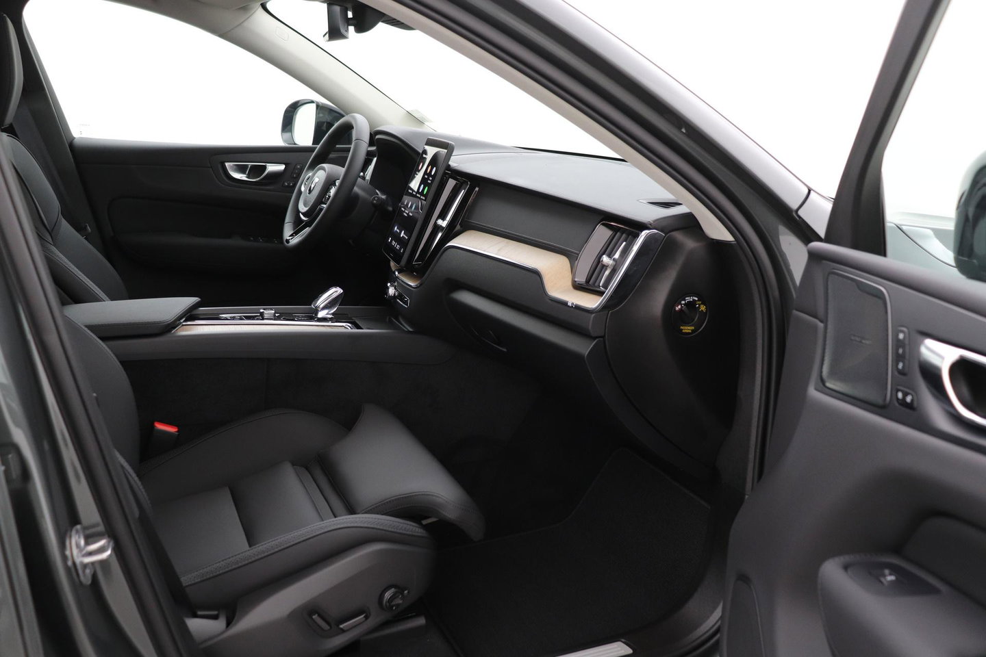 Volvo XC60 T8 Ultra Dark | Luchtvering | Harman/Kardon | Panoramadak | 360° Camera | Head-Up | Stoel+Stuurverwarming | ACC