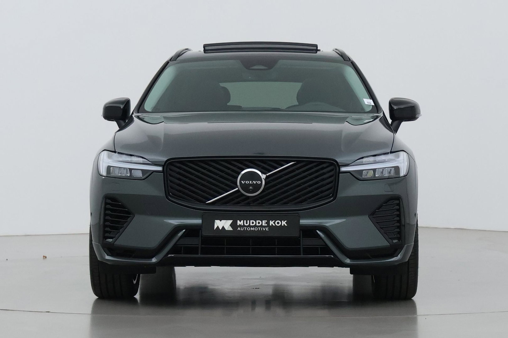 Volvo XC60 T8 Ultra Dark | Luchtvering | Harman/Kardon | Panoramadak | 360° Camera | Head-Up | Stoel+Stuurverwarming | ACC