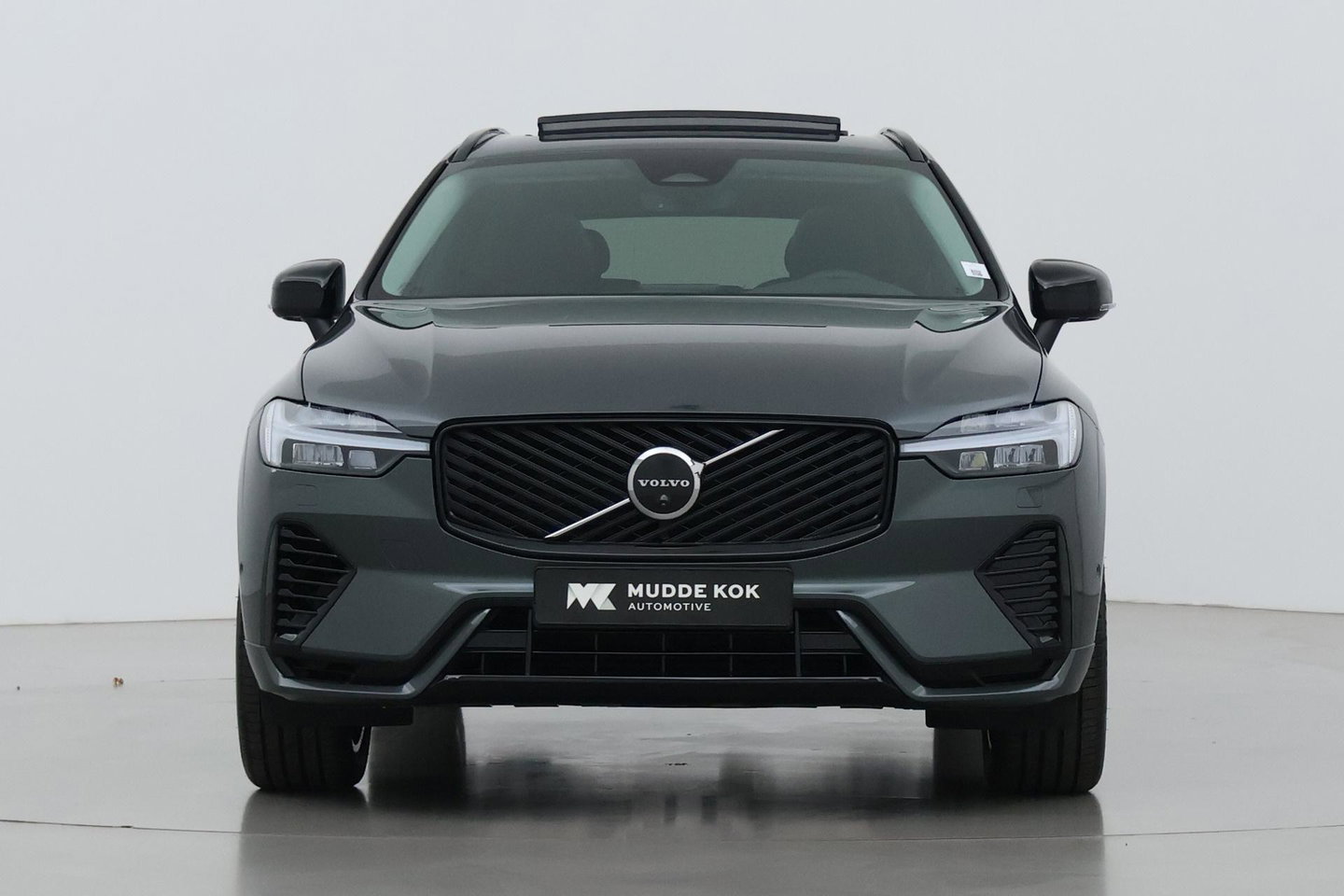 Volvo XC60 T8 Ultra Dark | Luchtvering | Harman/Kardon | Panoramadak | 360° Camera | Head-Up | Stoel+Stuurverwarming | ACC
