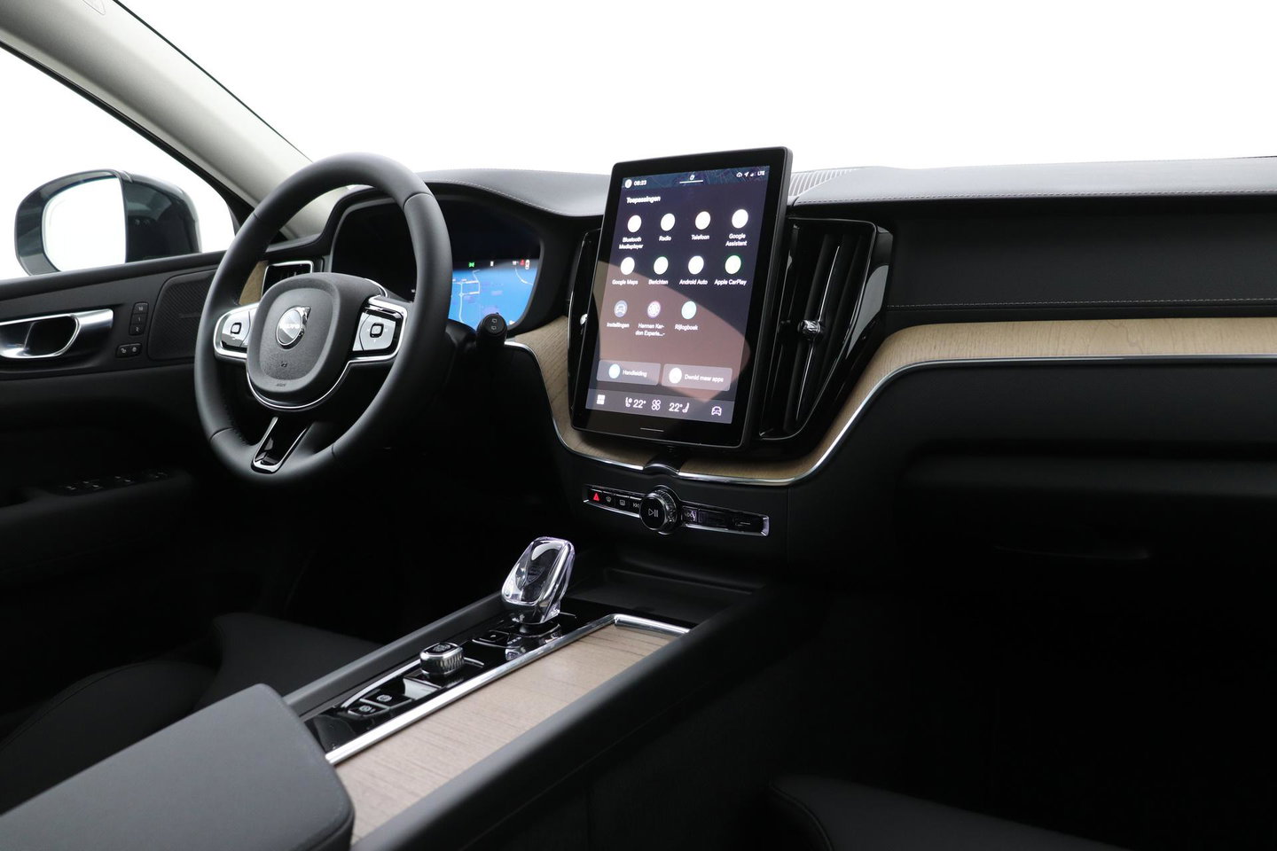 Volvo XC60 T8 Ultra Dark | Luchtvering | Harman/Kardon | Panoramadak | 360° Camera | Head-Up | Stoel+Stuurverwarming | ACC