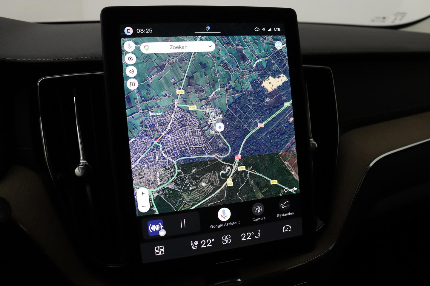 Volvo XC60 T8 Ultra Dark | Luchtvering | Harman/Kardon | Panoramadak | 360° Camera | Head-Up | Stoel+Stuurverwarming | ACC