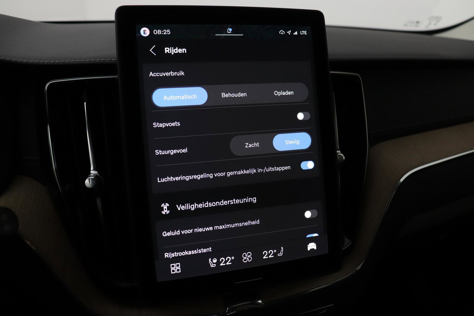 Volvo XC60 T8 Ultra Dark | Luchtvering | Harman/Kardon | Panoramadak | 360° Camera | Head-Up | Stoel+Stuurverwarming | ACC