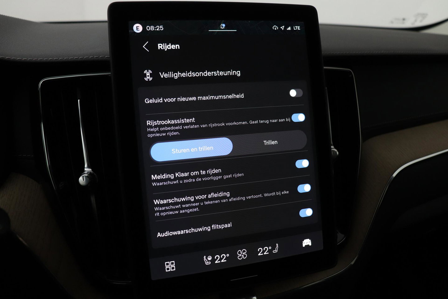 Volvo XC60 T8 Ultra Dark | Luchtvering | Harman/Kardon | Panoramadak | 360° Camera | Head-Up | Stoel+Stuurverwarming | ACC
