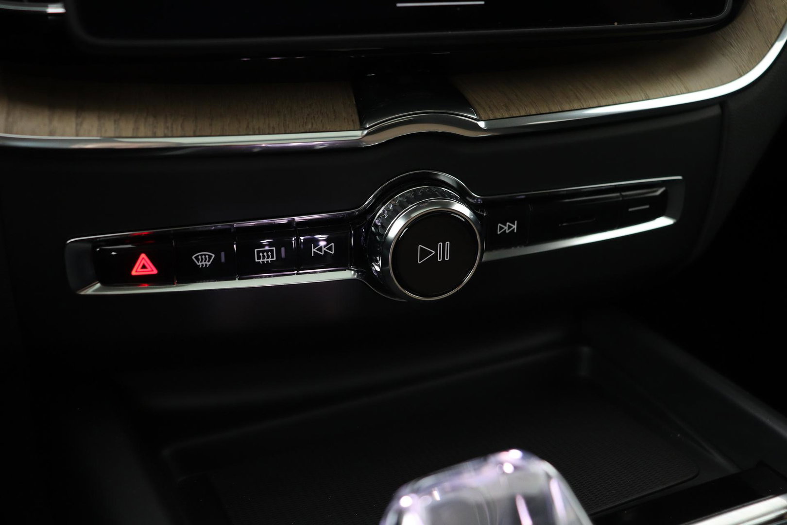 Volvo XC60 T8 Ultra Dark | Luchtvering | Harman/Kardon | Panoramadak | 360° Camera | Head-Up | Stoel+Stuurverwarming | ACC