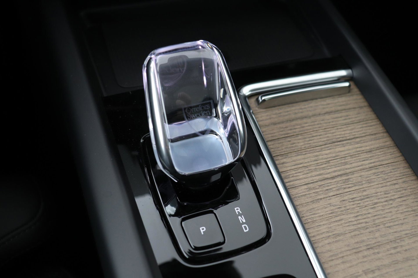 Volvo XC60 T8 Ultra Dark | Luchtvering | Harman/Kardon | Panoramadak | 360° Camera | Head-Up | Stoel+Stuurverwarming | ACC