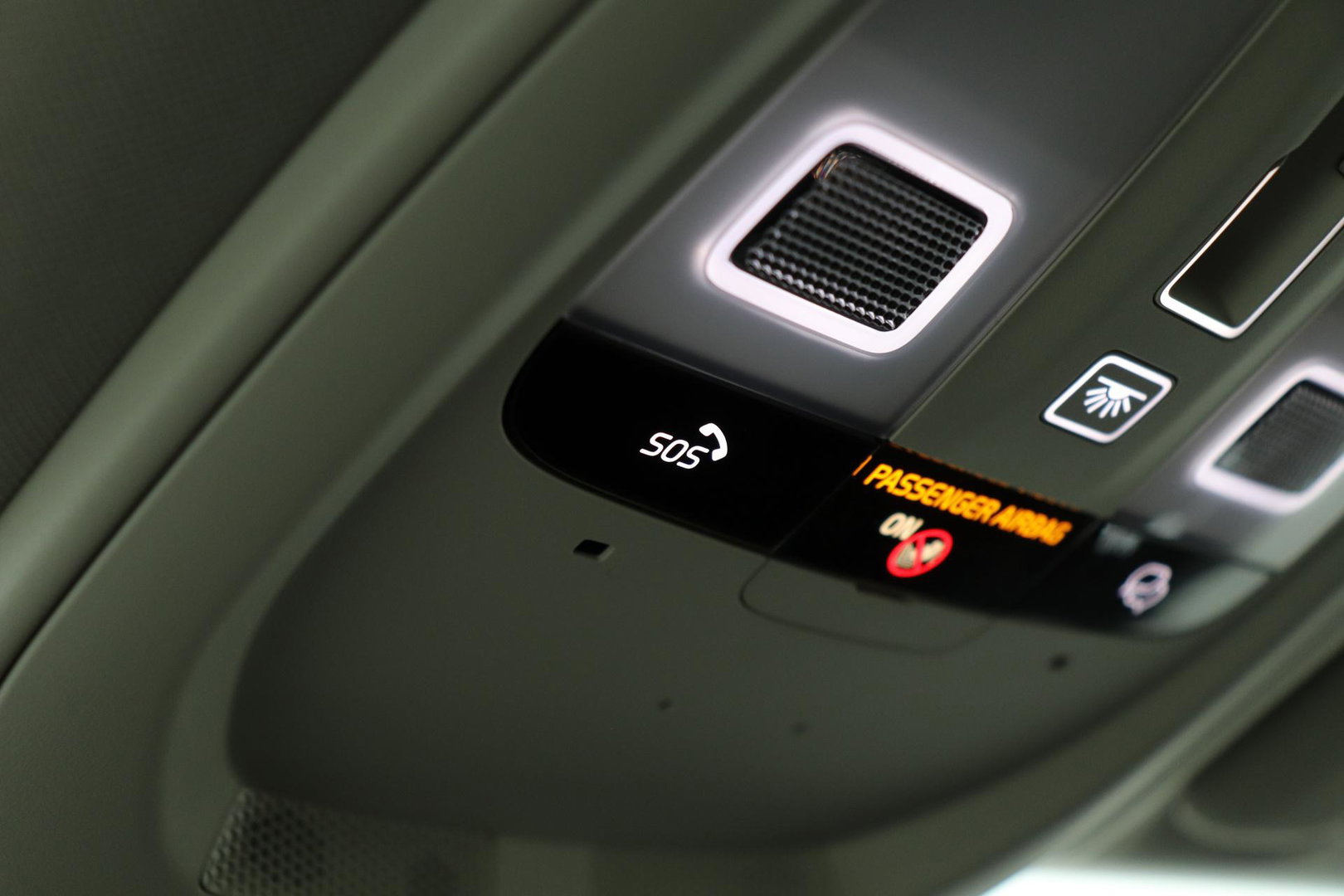 Volvo XC60 T8 Ultra Dark | Luchtvering | Harman/Kardon | Panoramadak | 360° Camera | Head-Up | Stoel+Stuurverwarming | ACC