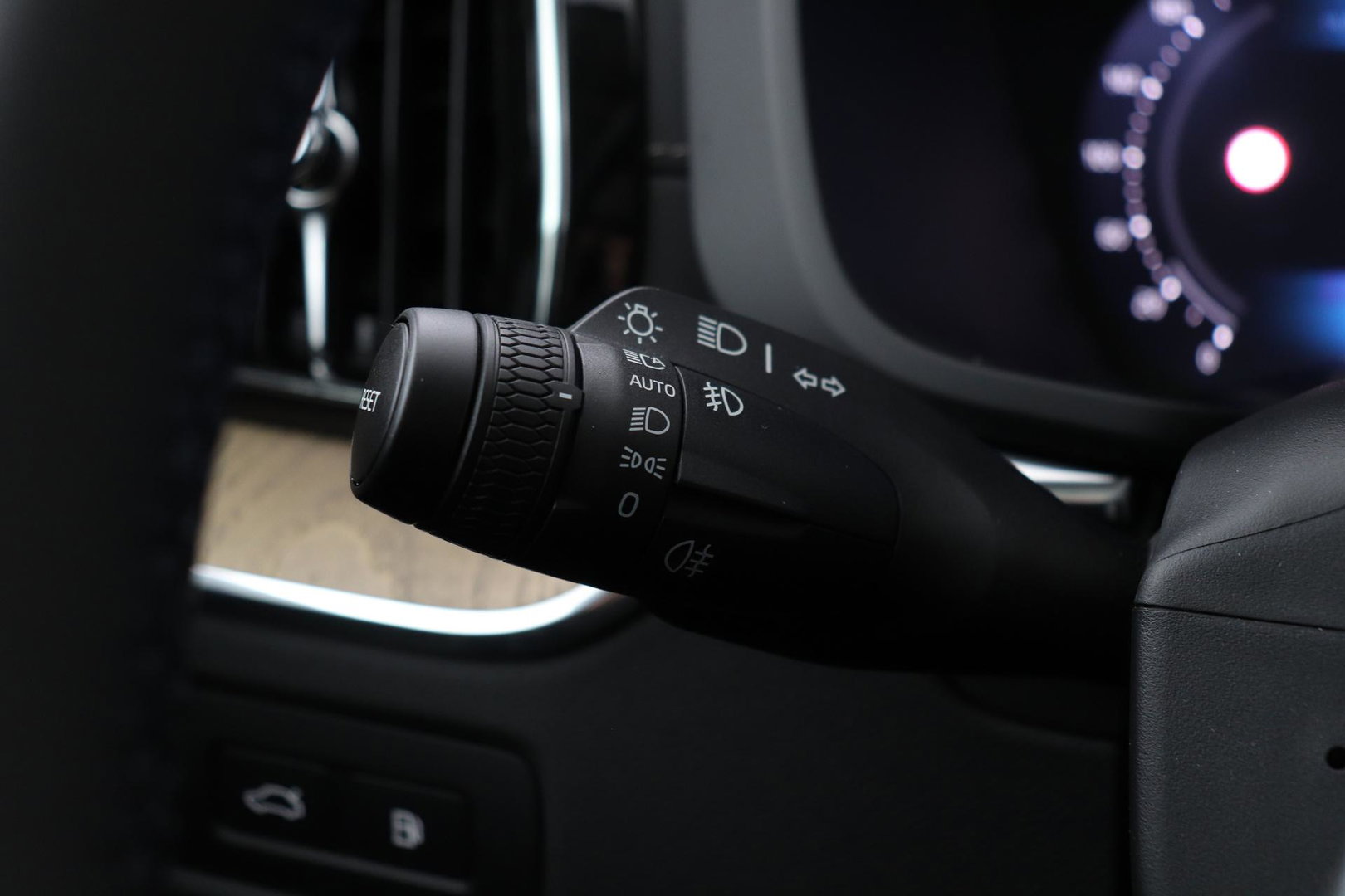 Volvo XC60 T8 Ultra Dark | Luchtvering | Harman/Kardon | Panoramadak | 360° Camera | Head-Up | Stoel+Stuurverwarming | ACC