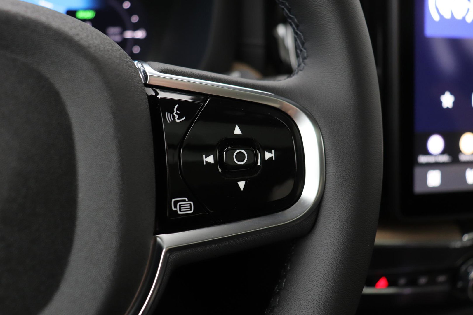 Volvo XC60 T8 Ultra Dark | Luchtvering | Harman/Kardon | Panoramadak | 360° Camera | Head-Up | Stoel+Stuurverwarming | ACC