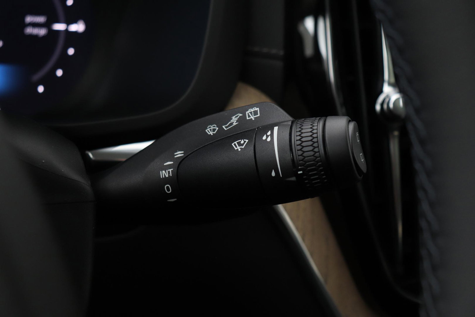 Volvo XC60 T8 Ultra Dark | Luchtvering | Harman/Kardon | Panoramadak | 360° Camera | Head-Up | Stoel+Stuurverwarming | ACC