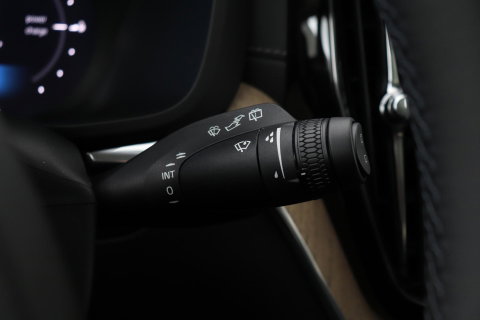 Volvo XC60 T8 Ultra Dark | Luchtvering | Harman/Kardon | Panoramadak | 360° Camera | Head-Up | Stoel+Stuurverwarming | ACC