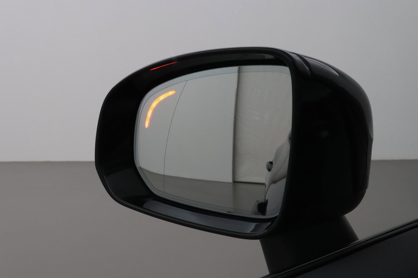 Volvo XC60 T8 Ultra Dark | Luchtvering | Harman/Kardon | Panoramadak | 360° Camera | Head-Up | Stoel+Stuurverwarming | ACC
