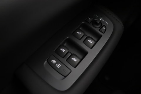Volvo XC60 T8 Ultra Dark | Luchtvering | Harman/Kardon | Panoramadak | 360° Camera | Head-Up | Stoel+Stuurverwarming | ACC