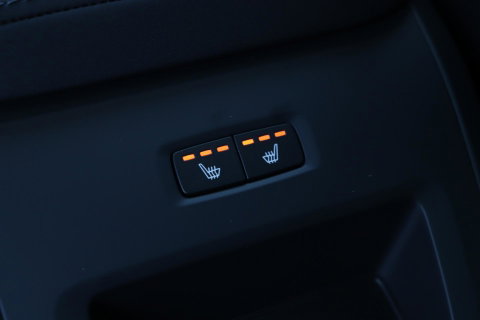 Volvo XC60 T8 Ultra Dark | Luchtvering | Harman/Kardon | Panoramadak | 360° Camera | Head-Up | Stoel+Stuurverwarming | ACC