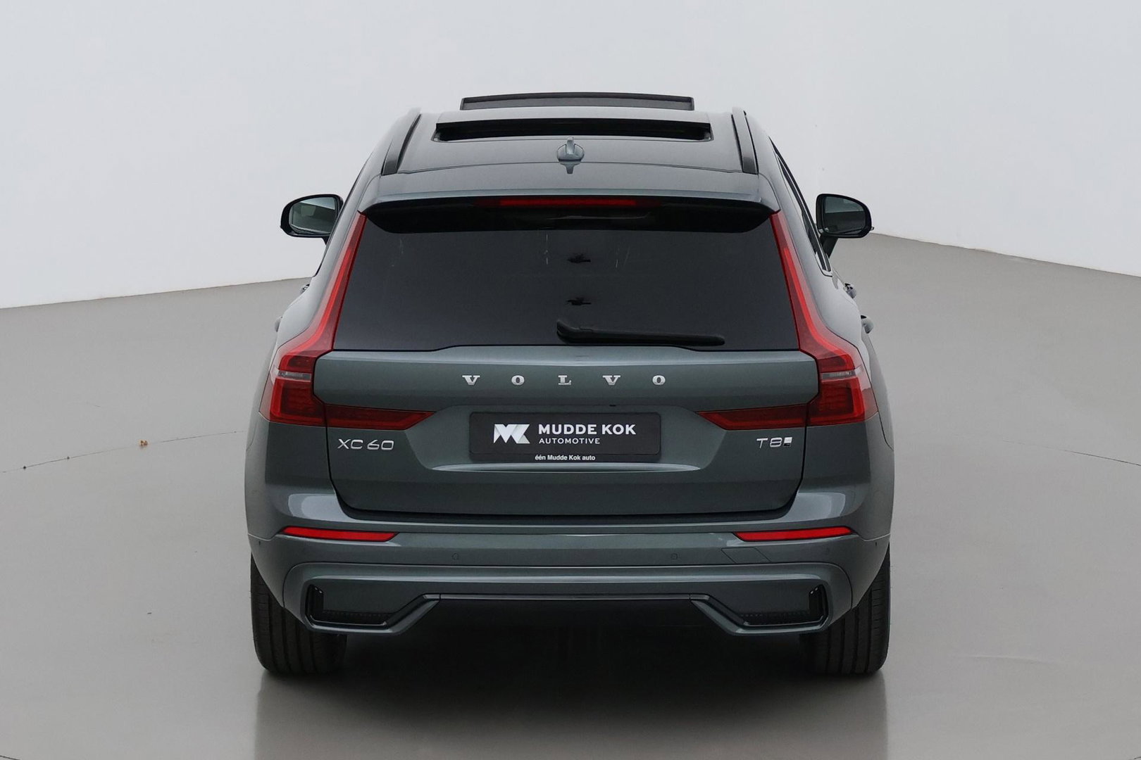 Volvo XC60 T8 Ultra Dark | Luchtvering | Harman/Kardon | Panoramadak | 360° Camera | Head-Up | Stoel+Stuurverwarming | ACC