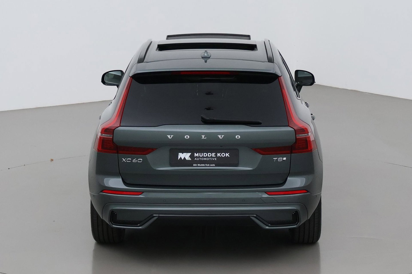 Volvo XC60 T8 Ultra Dark | Luchtvering | Harman/Kardon | Panoramadak | 360° Camera | Head-Up | Stoel+Stuurverwarming | ACC