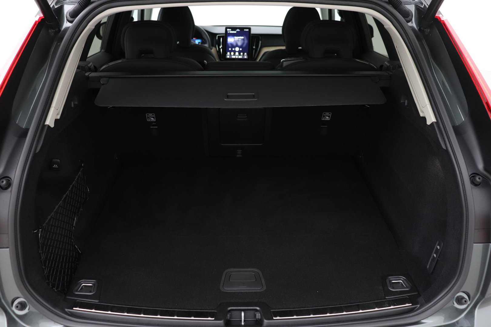 Volvo XC60 T8 Ultra Dark | Luchtvering | Harman/Kardon | Panoramadak | 360° Camera | Head-Up | Stoel+Stuurverwarming | ACC