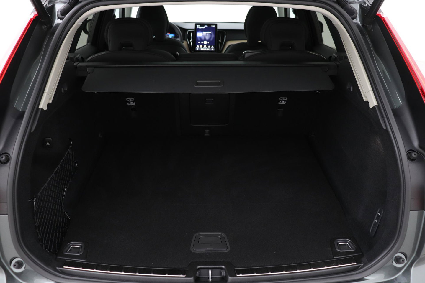 Volvo XC60 T8 Ultra Dark | Luchtvering | Harman/Kardon | Panoramadak | 360° Camera | Head-Up | Stoel+Stuurverwarming | ACC