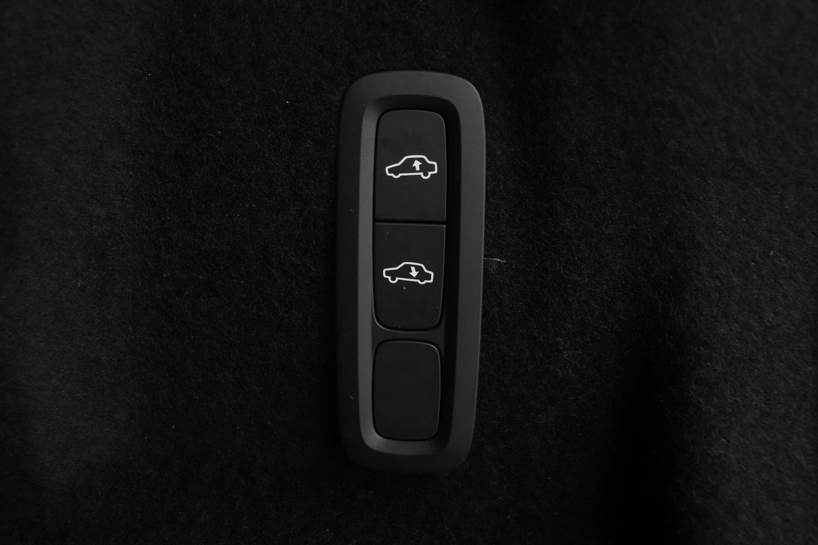 Volvo XC60 T8 Ultra Dark | Luchtvering | Harman/Kardon | Panoramadak | 360° Camera | Head-Up | Stoel+Stuurverwarming | ACC