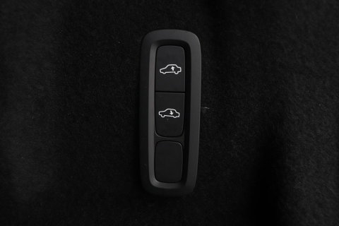 Volvo XC60 T8 Ultra Dark | Luchtvering | Harman/Kardon | Panoramadak | 360° Camera | Head-Up | Stoel+Stuurverwarming | ACC
