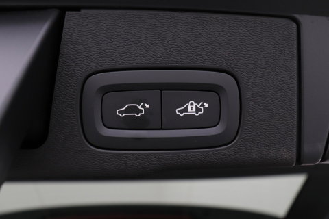 Volvo XC60 T8 Ultra Dark | Luchtvering | Harman/Kardon | Panoramadak | 360° Camera | Head-Up | Stoel+Stuurverwarming | ACC