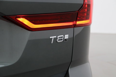 Volvo XC60 T8 Ultra Dark | Luchtvering | Harman/Kardon | Panoramadak | 360° Camera | Head-Up | Stoel+Stuurverwarming | ACC