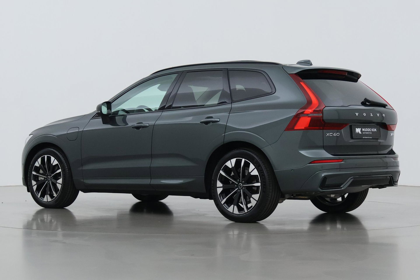 Volvo XC60 T8 Ultra Dark | Luchtvering | Harman/Kardon | Panoramadak | 360° Camera | Head-Up | Stoel+Stuurverwarming | ACC
