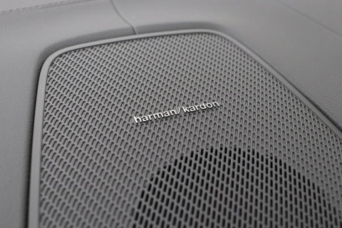 Volvo XC60 T8 Ultra Dark | Luchtvering | Harman/Kardon | Panoramadak | 360° Camera | Head-Up | Stoel+Stuurverwarming | ACC