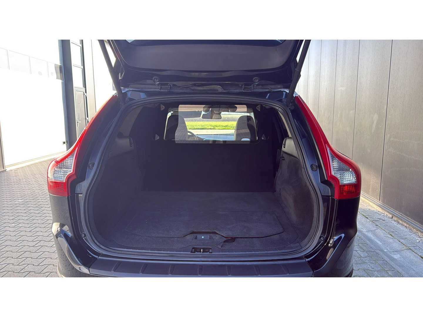 Volvo XC60 2.4 D5 AWD Summum Pano Leer Grijs kenteken
