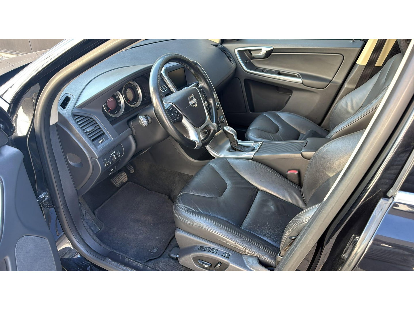 Volvo XC60 2.4 D5 AWD Summum Pano Leer Grijs kenteken