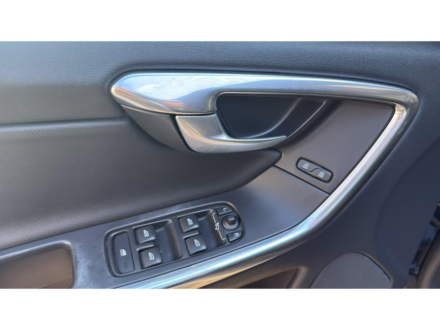 Volvo XC60 2.4 D5 AWD Summum Pano Leer Grijs kenteken