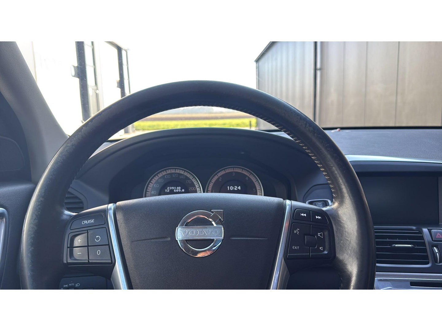 Volvo XC60 2.4 D5 AWD Summum Pano Leer Grijs kenteken