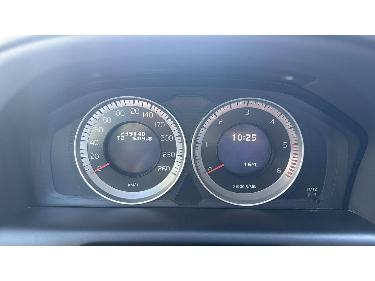 Volvo XC60 2.4 D5 AWD Summum Pano Leer Grijs kenteken