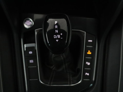 Volkswagen Tiguan 1.5 eHybrid Edition 20 SOH 93,3 % | R-Line | Trekhaak | LED | Camera | Apple Carplay |