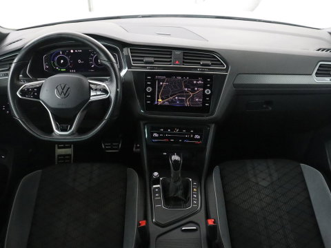 Volkswagen Tiguan 1.5 eHybrid Edition 20 SOH 93,3 % | R-Line | Trekhaak | LED | Camera | Apple Carplay |