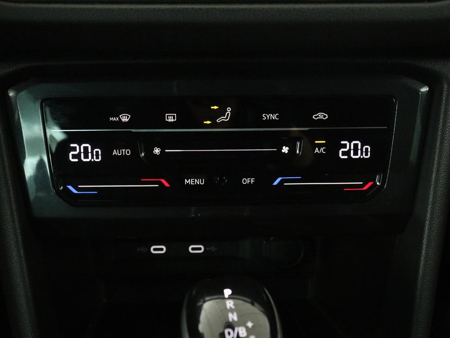 Volkswagen Tiguan 1.5 eHybrid Edition 20 SOH 93,3 % | R-Line | Trekhaak | LED | Camera | Apple Carplay |