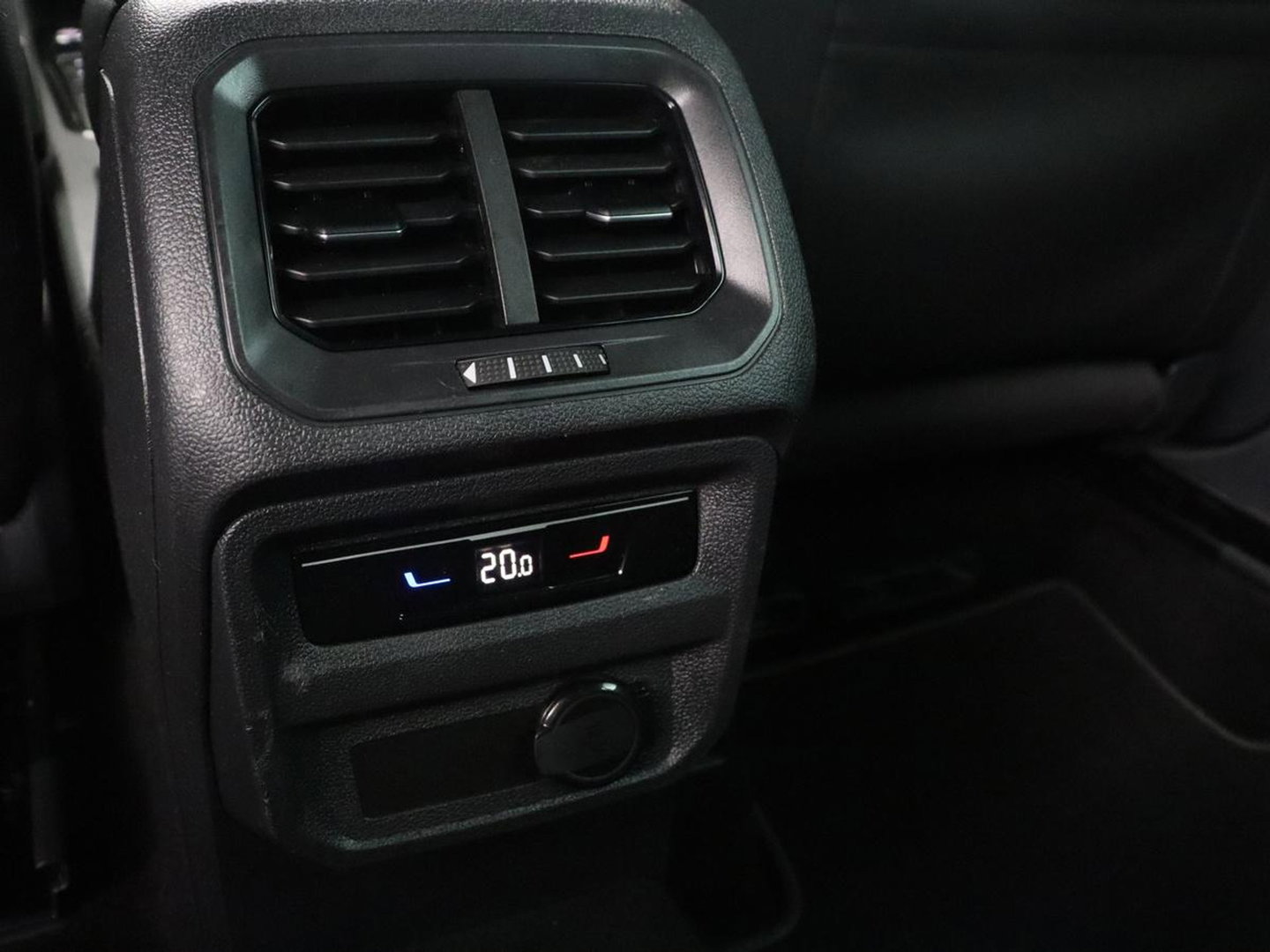 Volkswagen Tiguan 1.5 eHybrid Edition 20 SOH 93,3 % | R-Line | Trekhaak | LED | Camera | Apple Carplay |