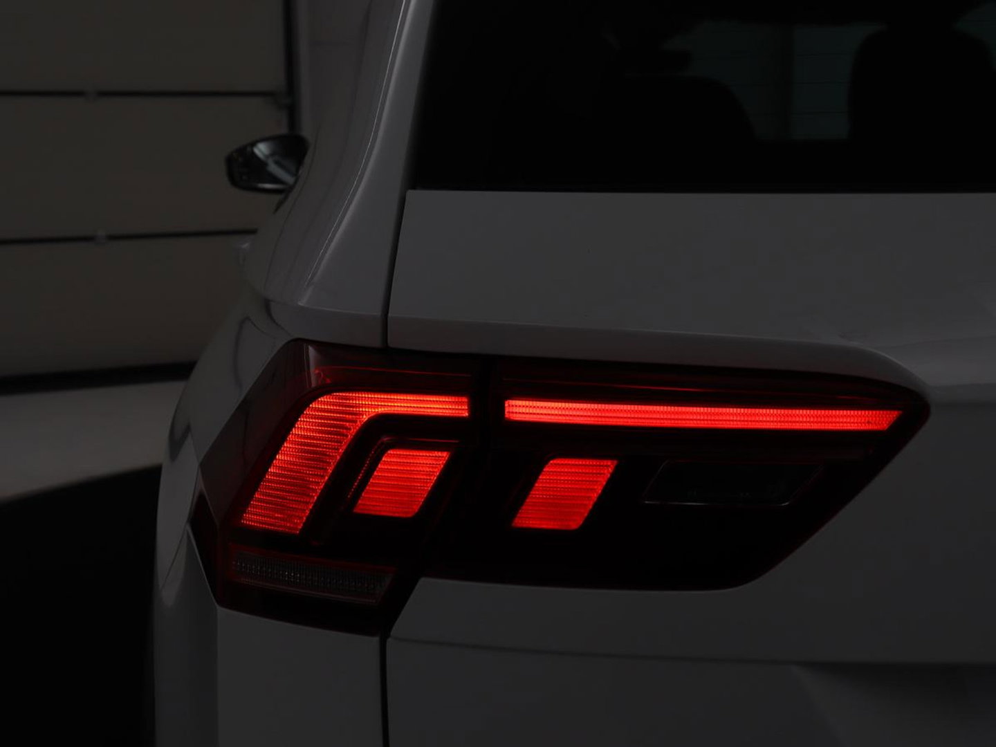 Volkswagen Tiguan 1.5 eHybrid Edition 20 SOH 93,3 % | R-Line | Trekhaak | LED | Camera | Apple Carplay |