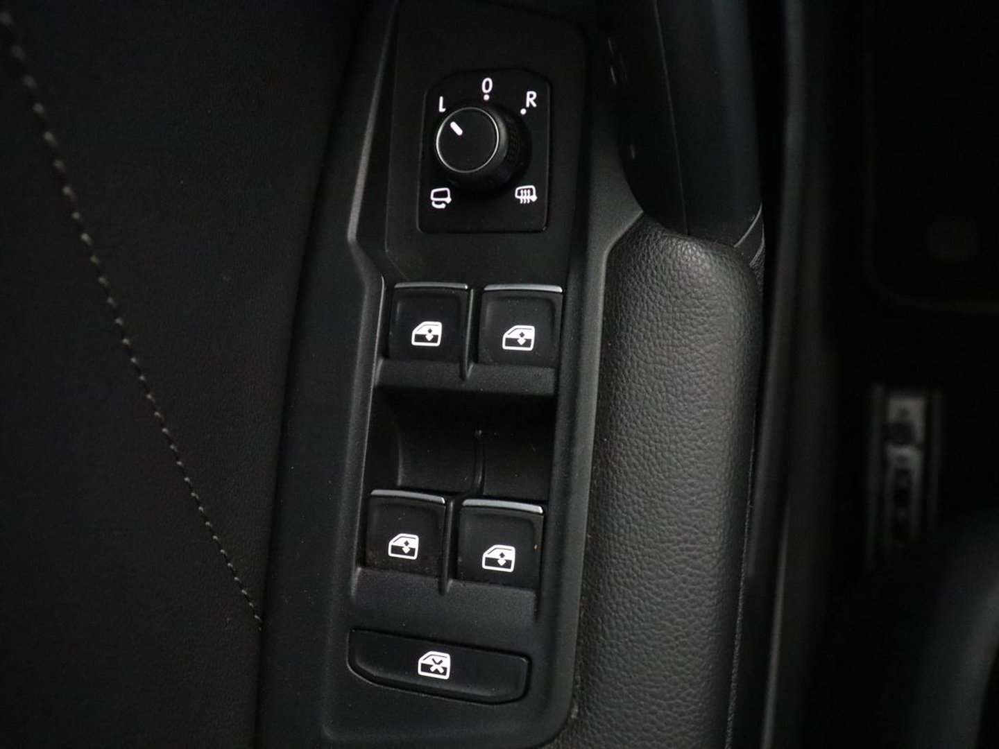 Volkswagen Tiguan 1.5 eHybrid Edition 20 SOH 93,3 % | R-Line | Trekhaak | LED | Camera | Apple Carplay |