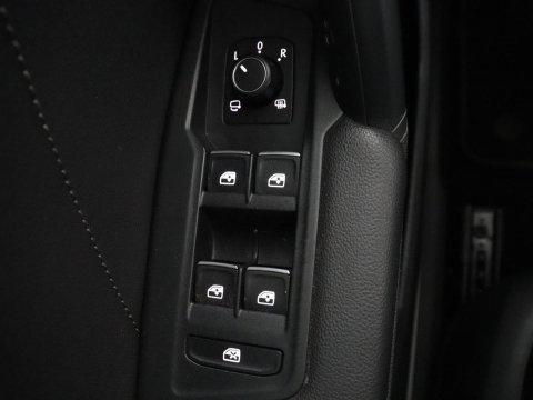 Volkswagen Tiguan 1.5 eHybrid Edition 20 SOH 93,3 % | R-Line | Trekhaak | LED | Camera | Apple Carplay |