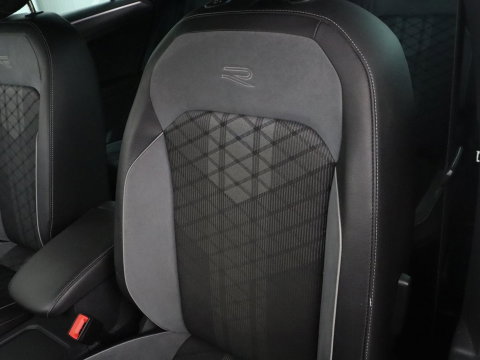 Volkswagen Tiguan 1.5 eHybrid Edition 20 SOH 93,3 % | R-Line | Trekhaak | LED | Camera | Apple Carplay |