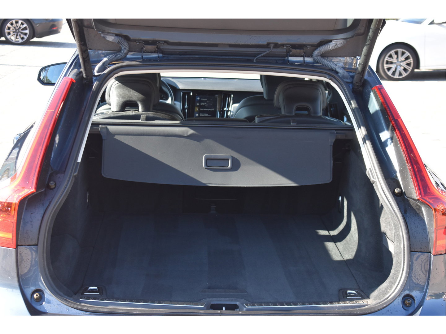 Volvo V90 2.0 T4 Momentum Business Pack Connect 191 pk | NL-Auto | Camera | Carplay | Stoelverwarming 4x | Standkachel | Full LED | NAP
